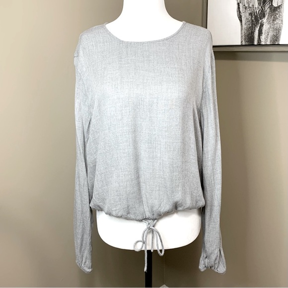 Dynamite Cropped Blouse - Picture 1 of 10